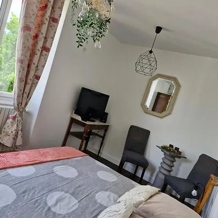 Le 6 3 En Bessin Bed & Breakfast 3*